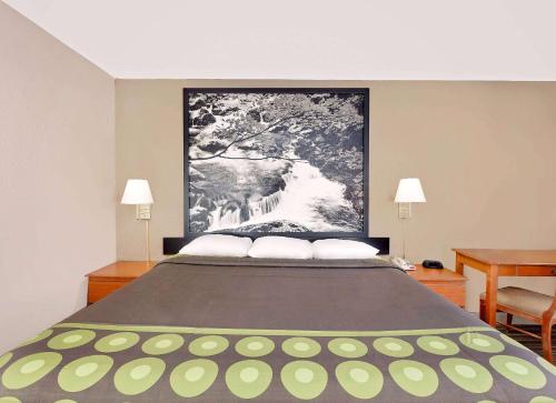 Super 8 by Wyndham Athens - image 5