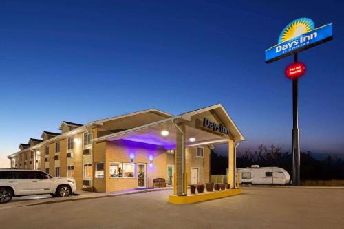 Days Inn by Wyndham Ogallala - Accommodation