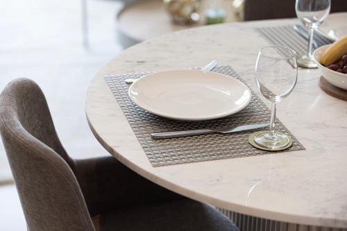 55th Floor - 2 Bedroom Apartment with Full Burj Khalifa & Fountain View Downtown Dubai by Stayfinity - image 10