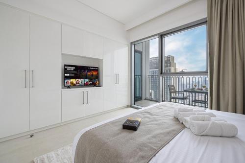 55th Floor - 2 Bedroom Apartment with Full Burj Khalifa & Fountain View Downtown Dubai by Stayfinity - image 9