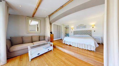 1 queen bed, 2 twin beds