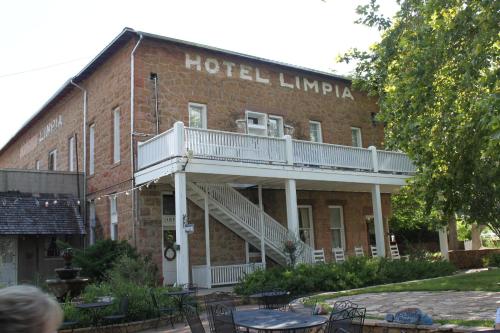 The Hotel Limpia - 숙소 외관