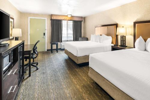 2 queen beds