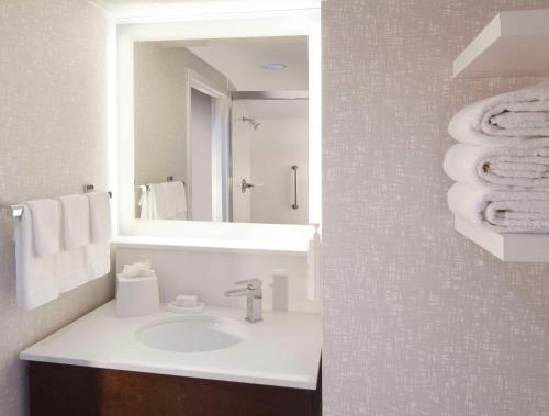 Hampton Inn & Suites-Atlanta Airport North-I-85 - image 11