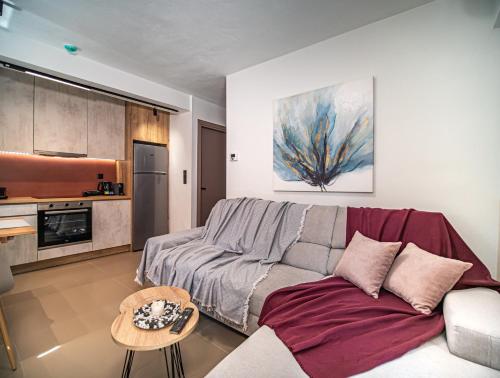 One-Bedroom Apartment with Garden image 8