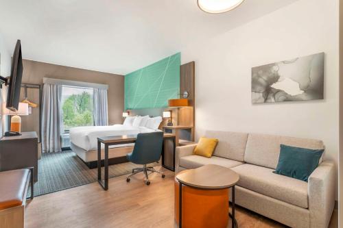 Comfort Suites Gatlinburg Downtown-Convention Center - image 4