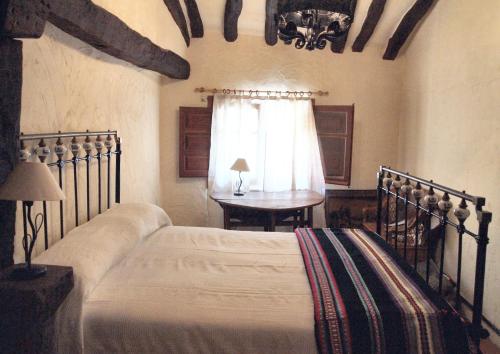 4 bedrooms house with lake view garden and wifi at Villasur de Herreros
