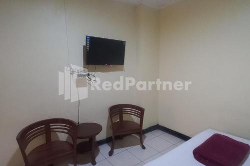 Standard Twin Room image 3