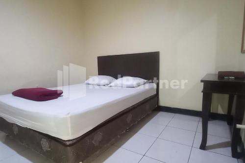 Standard Twin Room image 4