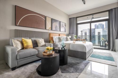 Frank Porter - MAG 318, Dubaj (fotografie 3)