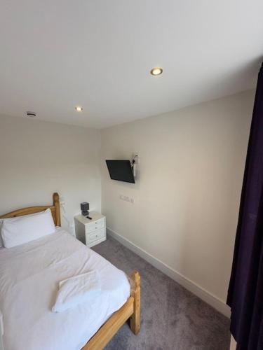 3 twin beds