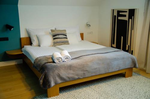 Deluxe Double Room with Bath image 3