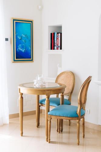 One-Bedroom Apartment with Terrace and Sea View image 2