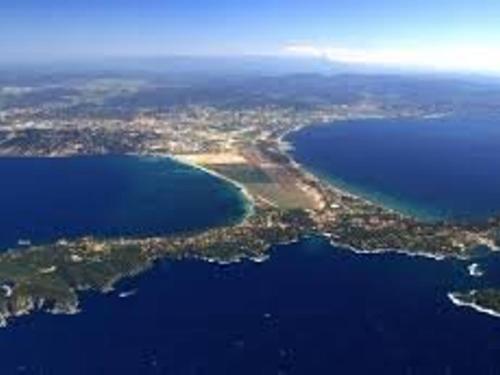 Appartement Hyères : 2 pièces jardin privé proche plage et port WIFI parking - FR-1-335-161 - image 2