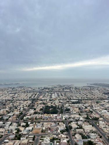 2BR With Incredible Views Of The Sea and Dubai, Dubai (Foto 6)