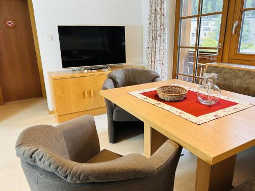 Two-Bedroom Deluxe Apartment with Garden View