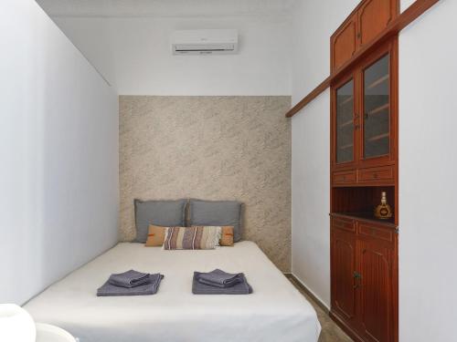 Elegant, affordable apartment with a fireplace