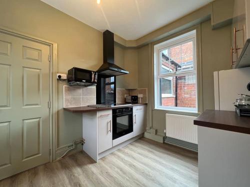 Designer, 2-5 Beds, SmartTV, Uni, Tram, M250 Fibre