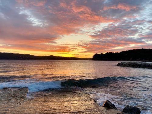 Petit paradis classé 3 étoiles à 200m de la plage! Terrasse-Wifi-Parking-clim (Petit paradis classe 3 etoiles a 200m de la plage! Terrasse-Wifi-Parking-clim) in Saint Mandrier Sur Mer