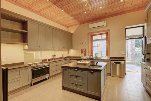 virtuve, Almond Valley Manor House in Buffelskloof