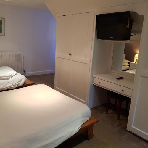 2 double beds