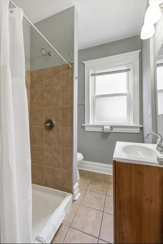 Historic Second Floor Unit in Shaw Community STL 2W in Tower Grove, USA