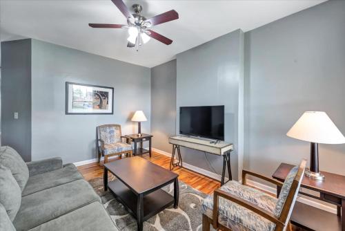 Historic First Floor Tower Grove Unit STL 1E in Clifton Heights, USA