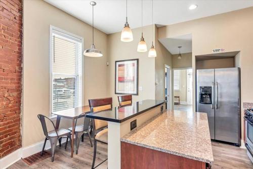 Tower Grove Two-Story Cozy Unit for Groups STL side a in Tower Grove, USA