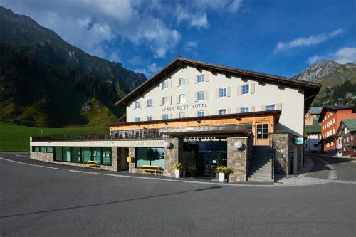 557839104 Après Post Hotel
