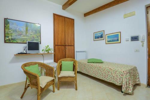 One bedroom apartement with sea view enclosed garden and wifi at Sorrento 1 km away from the beach