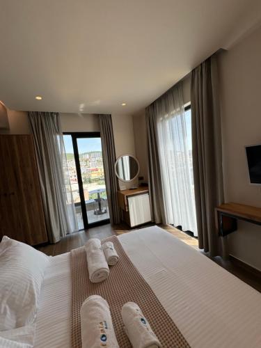 Hotel Utopia - image 14