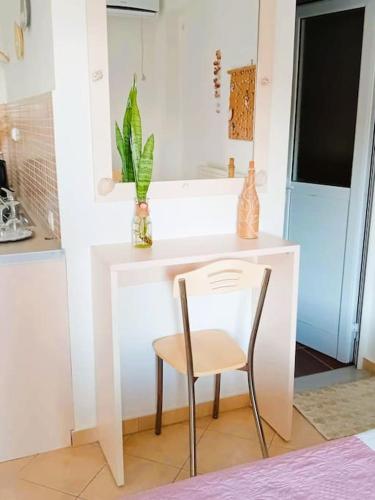 One-Bedroom Apartment image 6