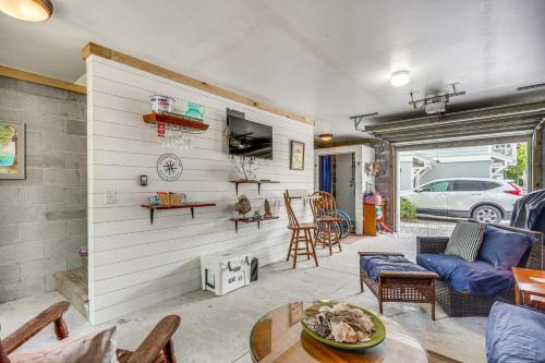 Mount Pleasant Vacation Rental about 2 Mi to the Beach in Charleston, USA