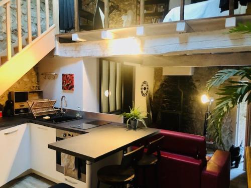 Beau studio indépendant pour 2 personnes dans village provençale (Beau studio independant pour 2 personnes dans village provencale) in Salles-sous-Bois