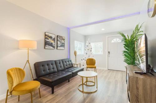 Cozy Home near Downtown, 15 min to Disneyland in Fullerton, Vereinigte Staaten von Amerika