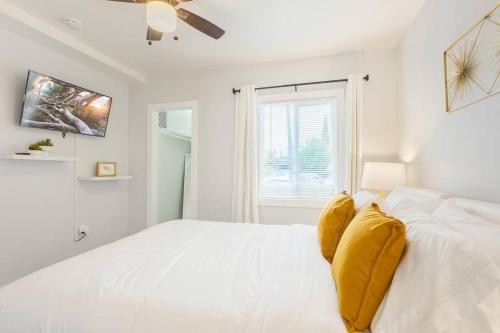 Cozy Home near Downtown, 15 min to Disneyland in Fullerton, USA