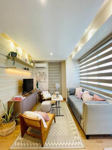 10 Luxurious King Suite 10 Luxurious King Suite