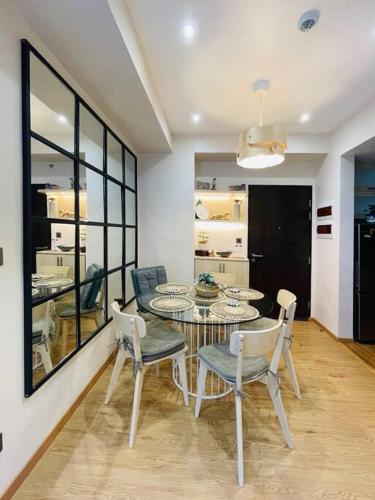 10 Luxurious King Suite 10 Luxurious King Suite