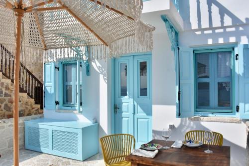 SALT RETREAT - Seafront Villa in 哈爾基