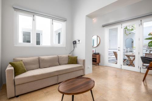 2-BR Apt centrally located in OSJ! - image 4