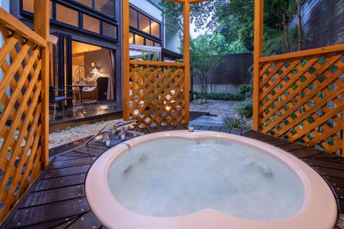 熱水浴缸