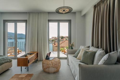Trizonia Mare Suites in 네아 트리조니아