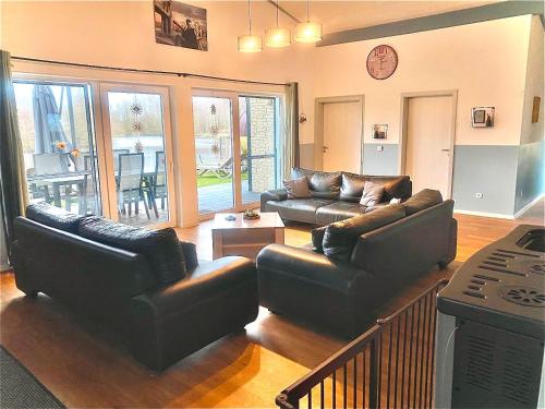 Ferienhaus Deluxe, direkt am See, mit hauseigener Panorama Außensauna, zwei Badezimmern, Tretboot, K in Twist