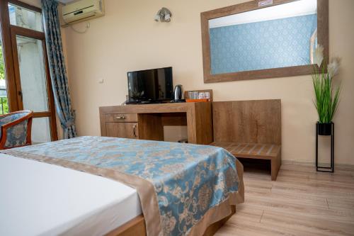 Lucky Hotel - image 11
