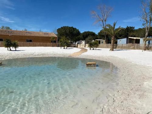 Bungalow de 3 chambres a Vendres a 500 m de la plage avec piscine partagee jardin amenage et wifi - Location saisonnière - Vendres