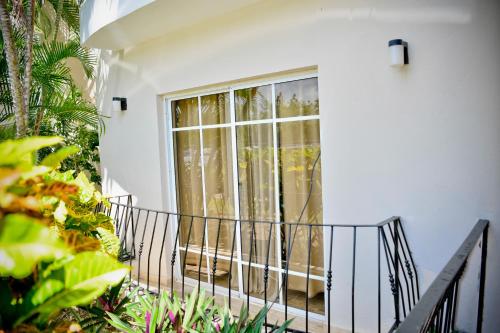 White Sands Punta Cana - Pool-Jacuzzi - Tap to explore photos