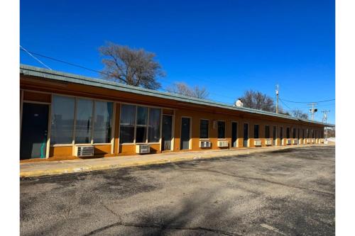 Relax Inn By OYO Clinton in Clinton, USA