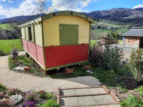 Roulotte "La Fée Favie" aménagée pour 2 personnes