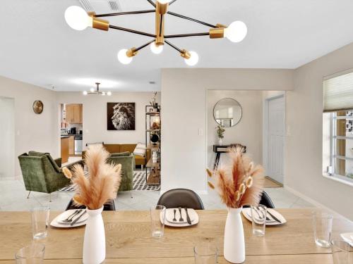 Casa Maya 3BR Home with Pool Near Hard Rock Casino in Hollywood, USA