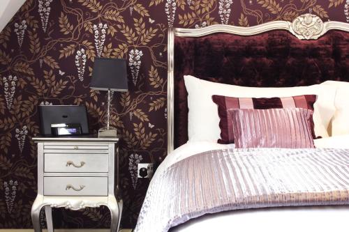 1 queen bed